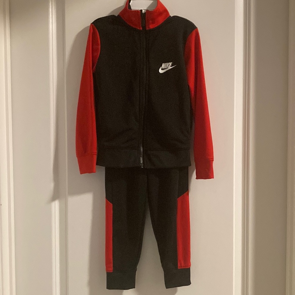 Nike black and red tracksuit set 4T